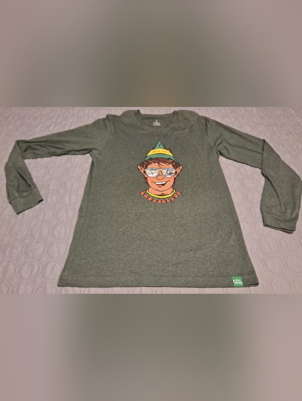 Mens Green Long-Sleeve Graphic Tee with Elf Face Wild Tribute Sz M